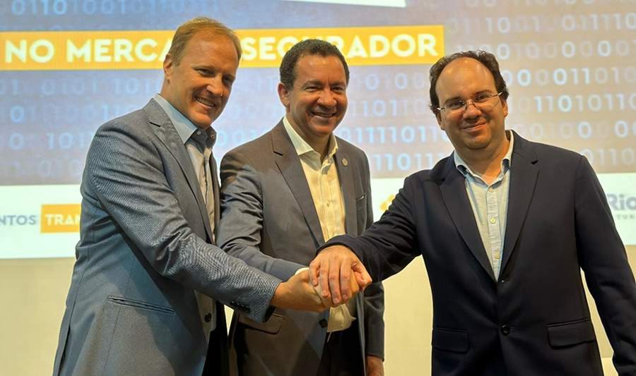  Da esq. para dir.: Pedro Teixeira, diretor de Operações do Senac RJ; Dyogo Oliveira, presidente da CNseg; e o subsecretário Municipal de Desenvolvimento Econômico e Inovação, Marcel Balassiano