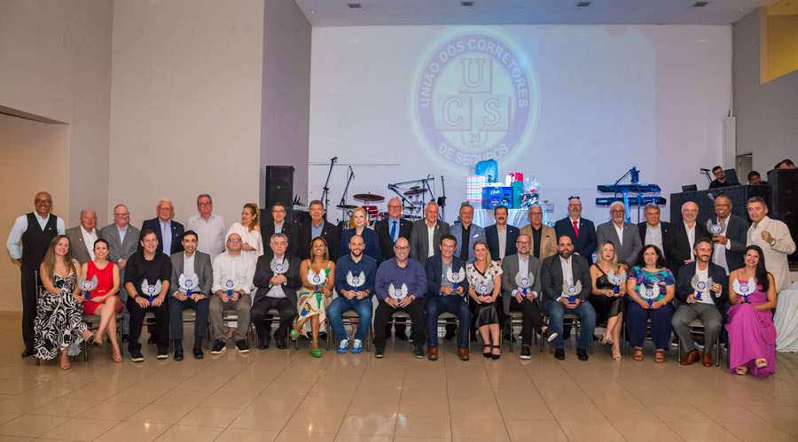 Foto: Parceiros recebem &quot;troféu com asas&quot; da UCS. Crédito: Antranik Photos