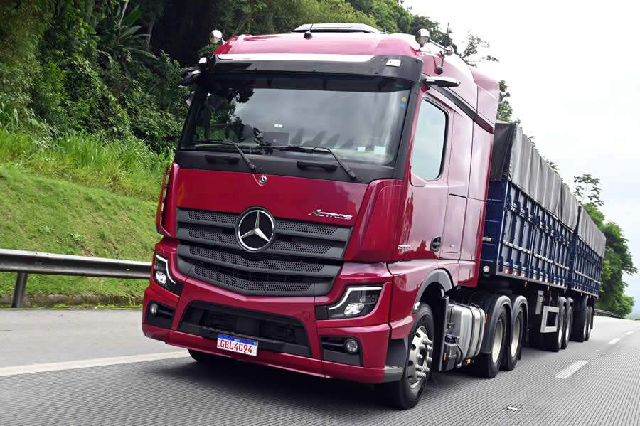 Mercedes-Benz oferece test-drive do Actros para motoristas de caminhão em Itabaiana