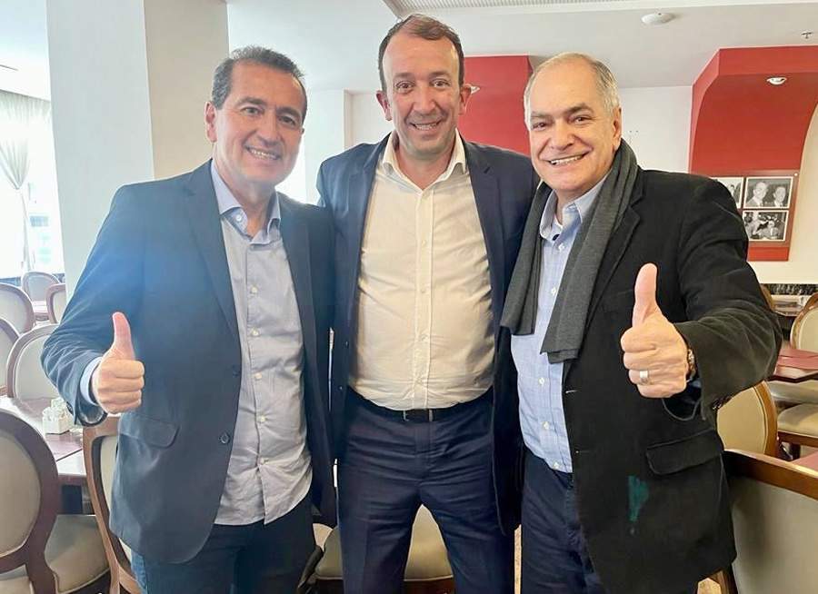 Legenda: Executivos Geniomar Pereira, Rogério Araújo e Valmir Rodrigues celebram parceria