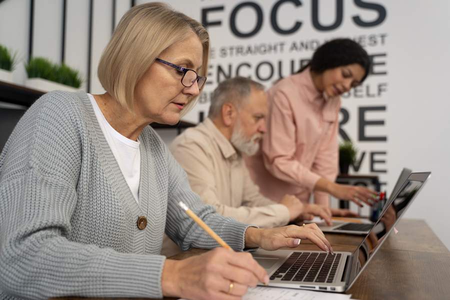 Carreira e maturidade: 70% das mulheres com mais de 50 anos estão em transição profissional, aponta estudo