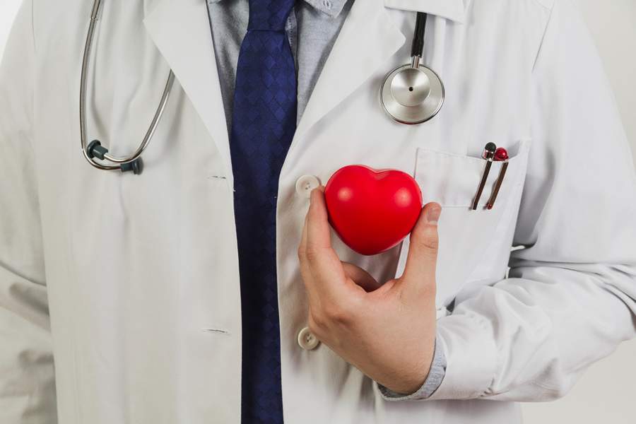 Dia do Cardiologista é comemorado no dia 14 de agosto (Crédito: Freepik)