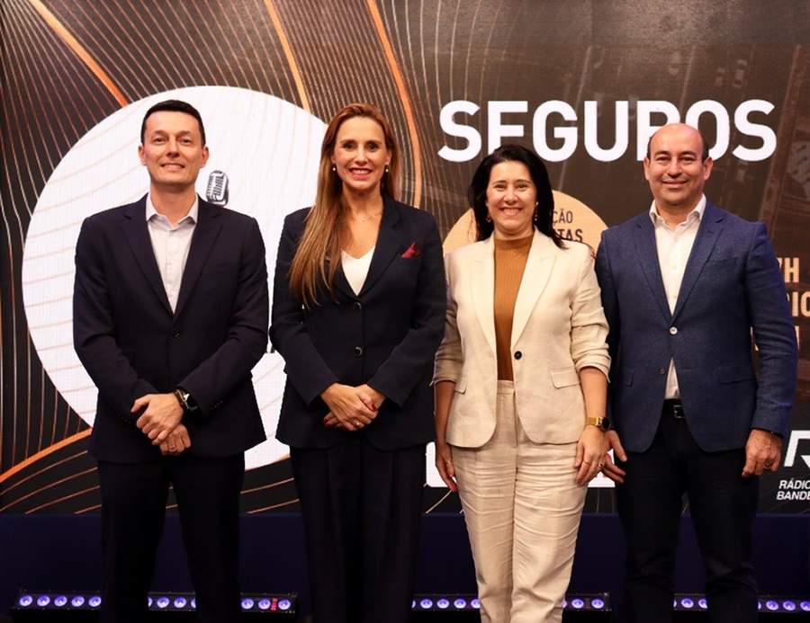 Luiz Padial, diretor de Auto e Massificados, Carolina de Molla, diretora comercial de Vida e Previdência, Hilca Vaz, diretora técnica de Pessoas, e Jonson Sousa, diretor comercial da MAPFRE