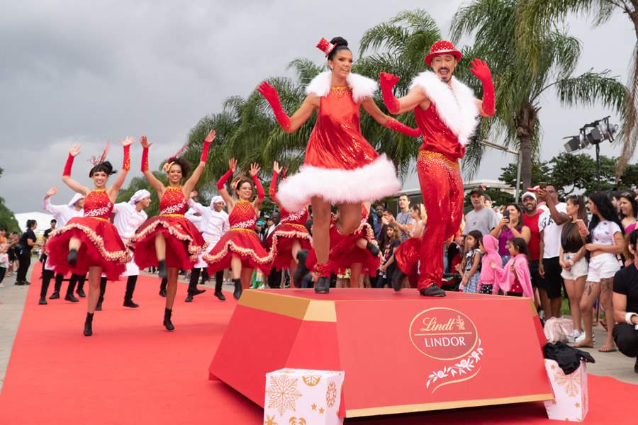 Com entrada gratuita, Lindt promove Parada de Natal LINDOR no Parque Villa-Lobos