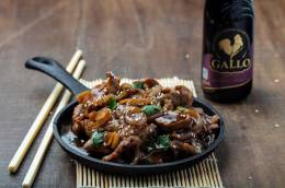 Aprenda uma deliciosa receita de costela de porco agridoce com ingredientes da marca Gallo